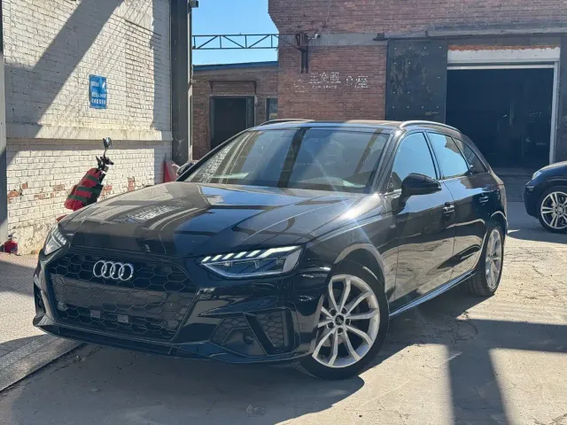 Фотография автомобиля — Audi A4