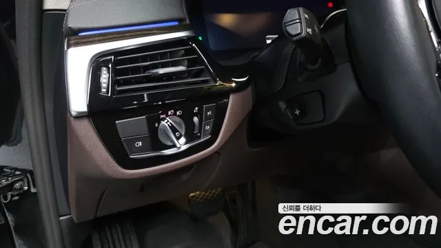 BMW 5 Series G30 — Фото автомобиля 28