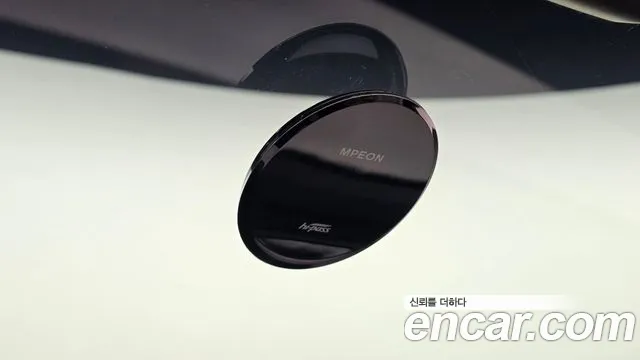Tesla Model Y — Фото автомобиля 12