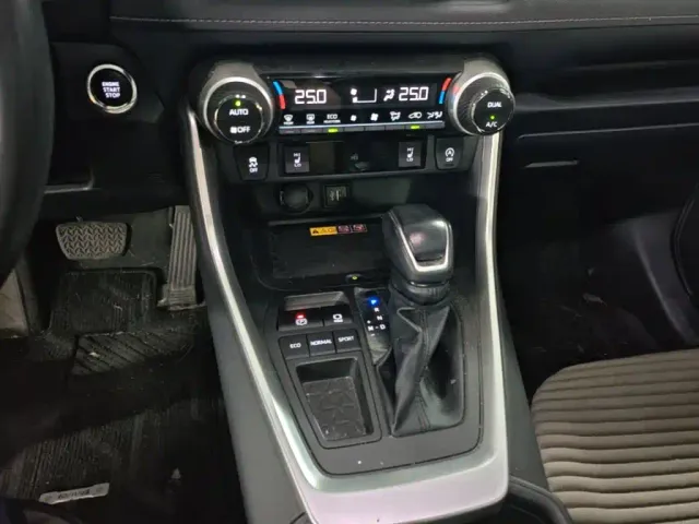 Toyota RAV4 — Фото автомобиля 13