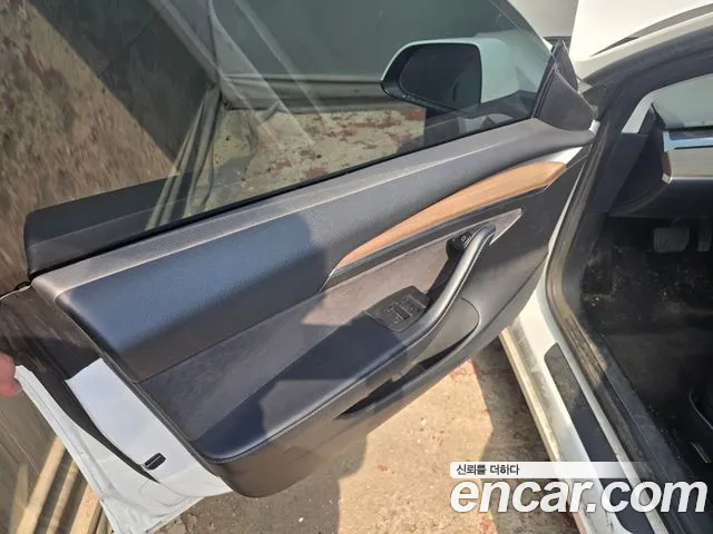 Tesla Model 3 — Фото автомобиля 5