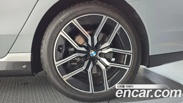 BMW 7-Series 7 серия (G70) 740i xDrive M Sport — Фото автомобиля 17