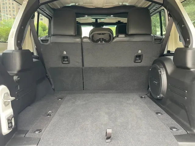 Jeep Wrangler — Фото автомобиля 15