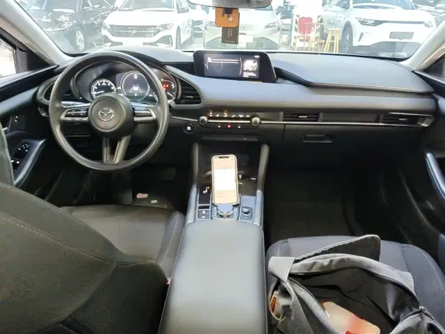 Mazda Axela — Фото автомобиля 9