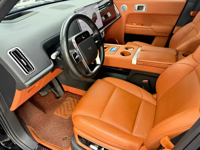 Li Auto L8 — Фото автомобиля 4