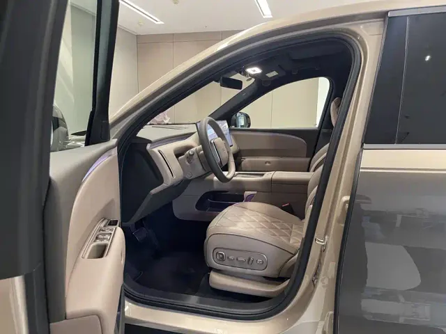 Li Auto Li Xiang L9 2026 Base Model — Фото автомобиля 17