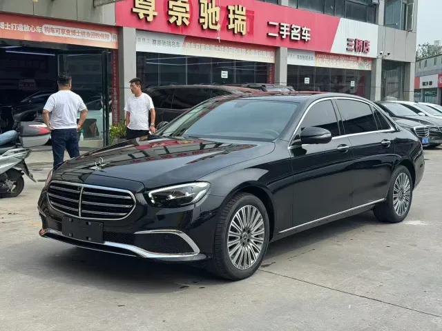 Mercedes-Benz E-Class — Фото автомобиля 2