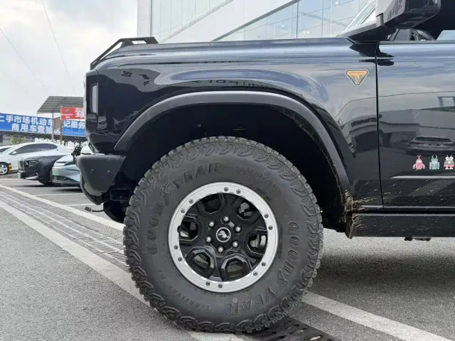 Ford Bronco — Фото автомобиля 10