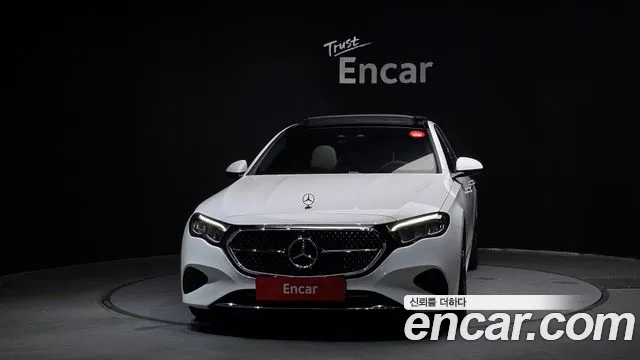 Mercedes-Benz E-Class — Фото автомобиля 2