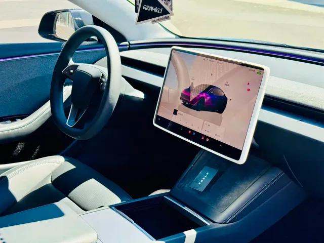 Tesla Model 3 — Фото автомобиля 14