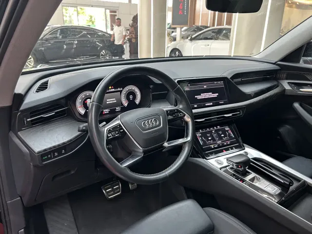 Audi Audi Q6 2023 40 TFSI quattro Cloud View Light Yulin Package — Фото автомобиля 14