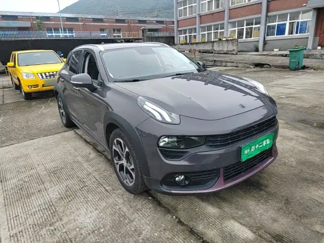 Lynk & Co 02 — Фото автомобиля 3