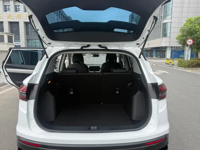 Geely Binyue — Фото автомобиля 4
