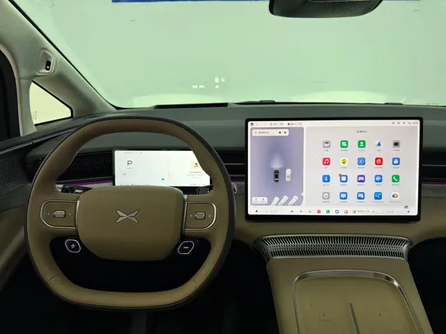 Xpeng X9 — Фото автомобиля 15