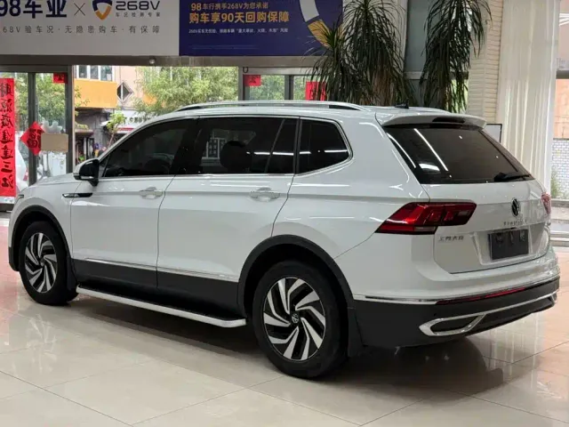 Volkswagen Tiguan L — Фото автомобиля 6