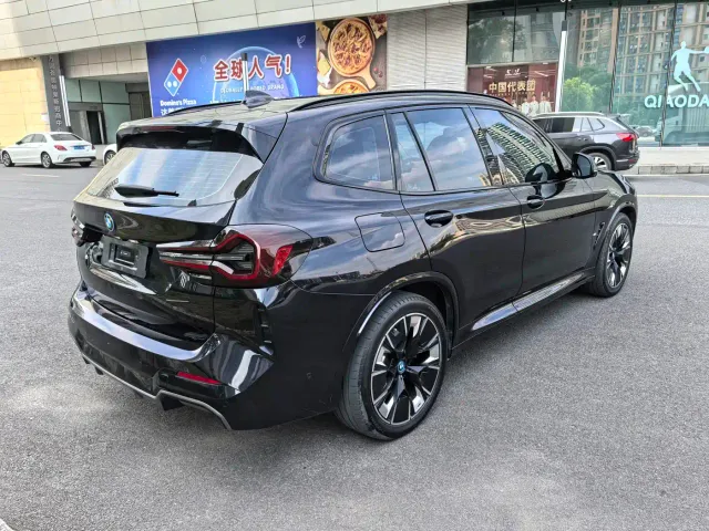 BMW iX3 — Фото автомобиля 9