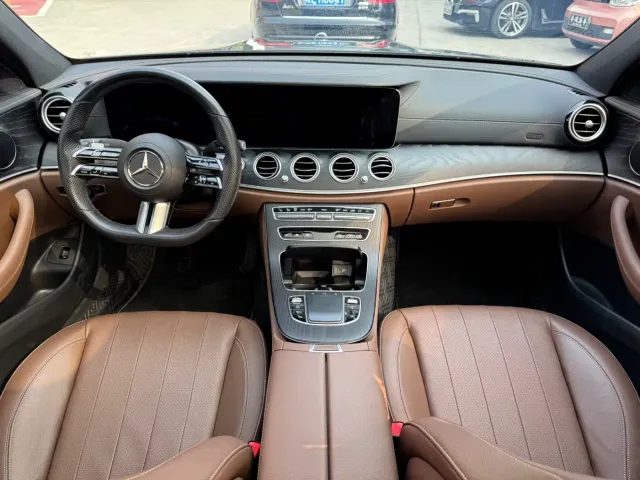 Mercedes-Benz E-Class — Фото автомобиля 11