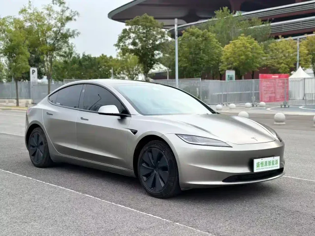 Tesla Model 3 — Фото автомобиля 20