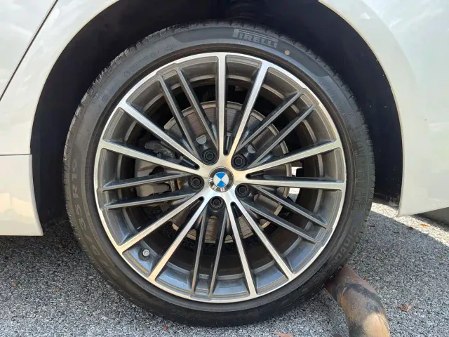 BMW 5 Series — Фото автомобиля 16