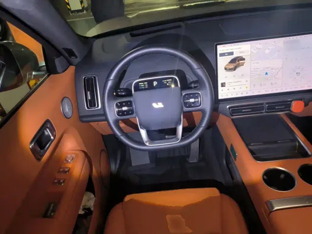 Li Auto L8 — Фото автомобиля 6