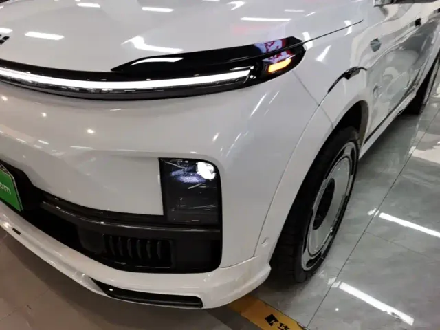 Li Auto L9 — Фото автомобиля 23