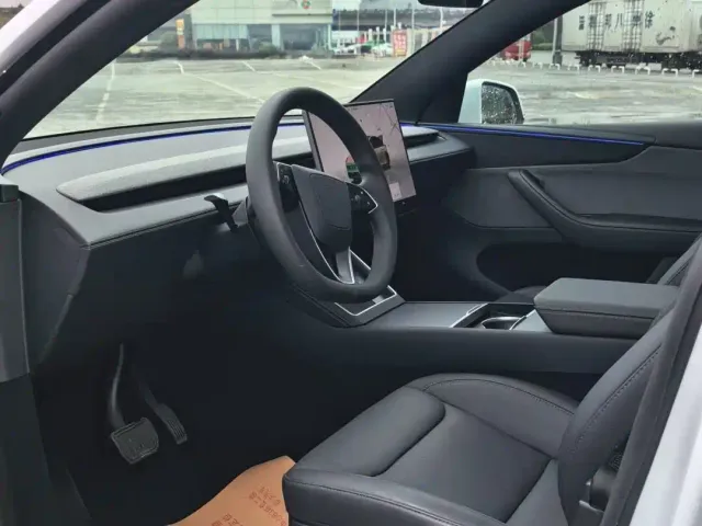 Tesla Model Y — Фото автомобиля 9