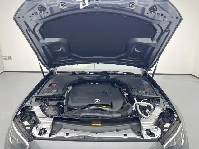 Mercedes-Benz E-Class — Фото автомобиля 12