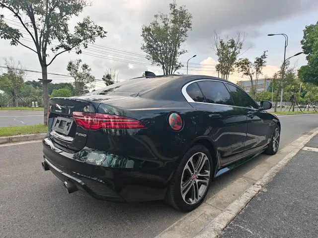 Jaguar XEL — Фото автомобиля 3