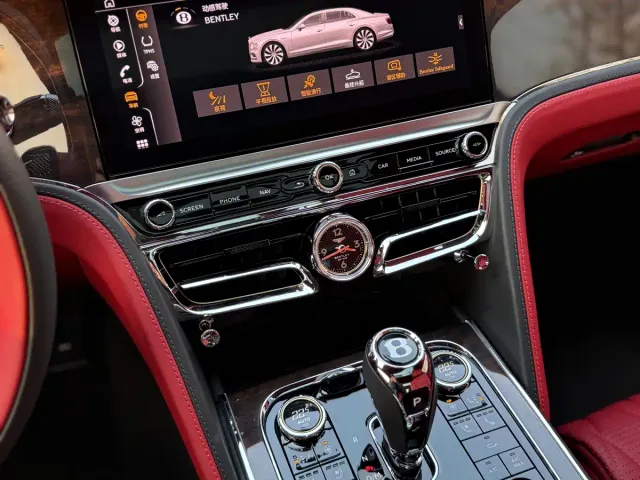 Bentley Flying Spur — Фото автомобиля 12