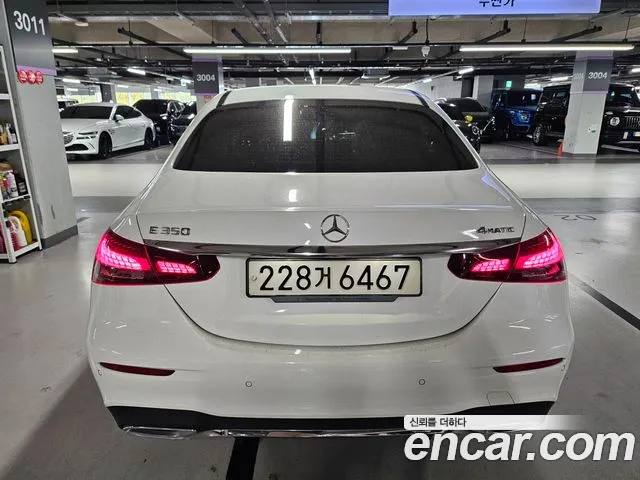 Mercedes-Benz E-Class — Фото автомобиля 2