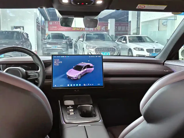 Xiaomi SU7 — Фото автомобиля 7