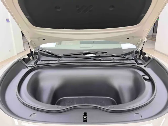 IM Motors LS6 — Фото автомобиля 19