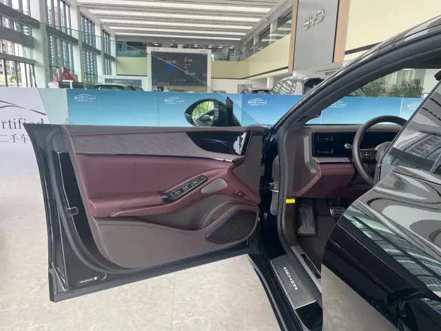 Denza Z9GT — Фото автомобиля 7