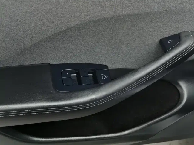 Tesla Model 3 — Фото автомобиля 9