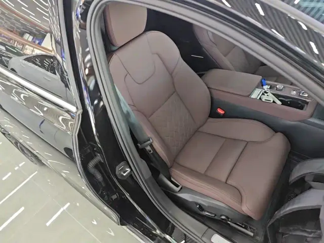 Volvo S90 — Фото автомобиля 24