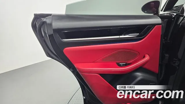 Porsche Macan Electric — Фото автомобиля 14