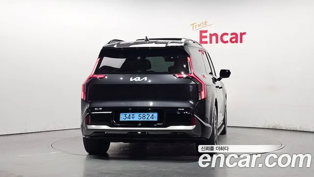Kia EV9 — Фото автомобиля 4