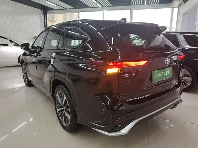 Toyota Crown Kluger — Фото автомобиля 4