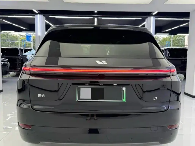 Li Auto L7 — Фото автомобиля 4