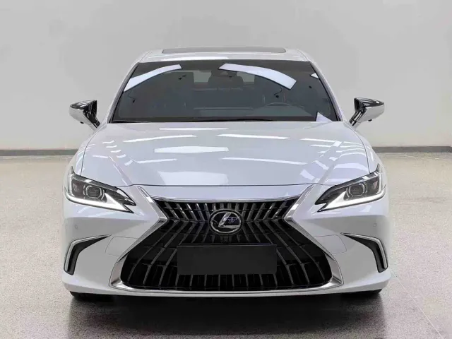 Lexus ES — Фото автомобиля 2
