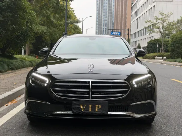 Mercedes-Benz E-Class — Фото автомобиля 2