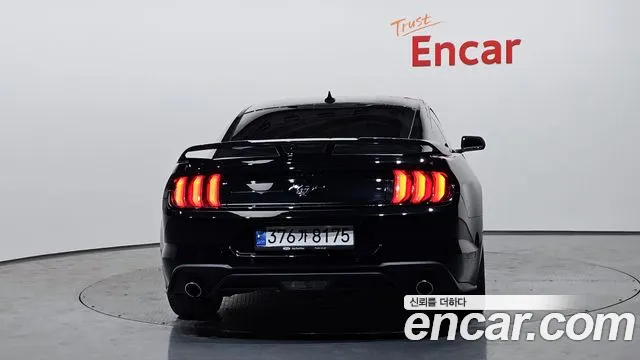 Ford Mustang — Фото автомобиля 4