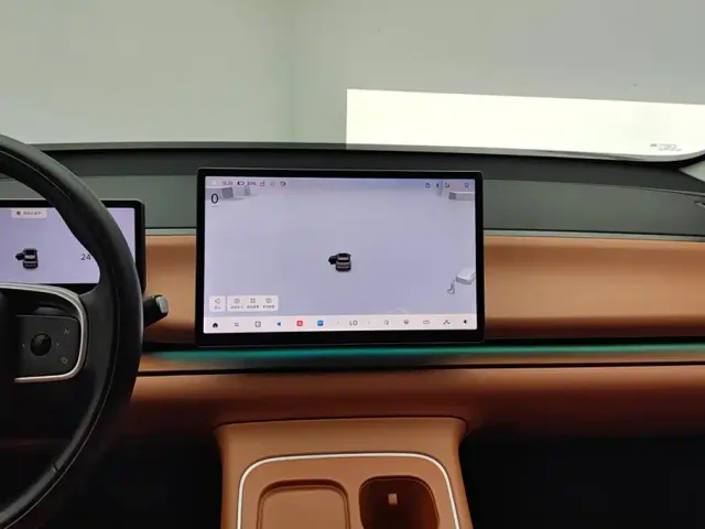 Leapmotor C10 — Фото автомобиля 13