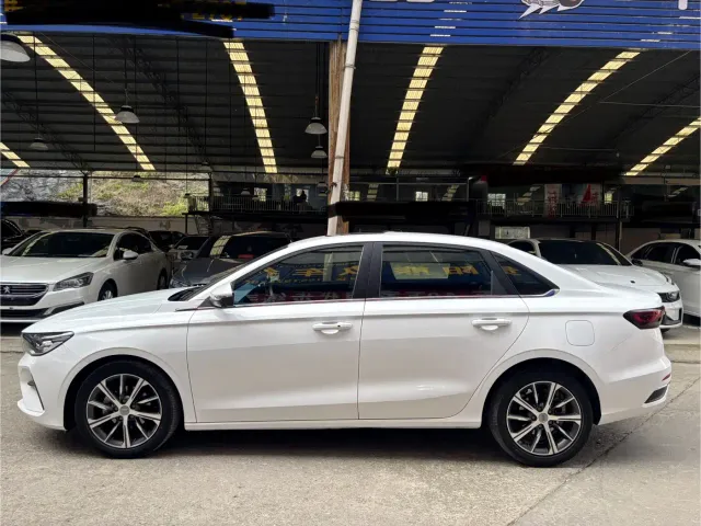 Geely Emgrand — Фото автомобиля 4