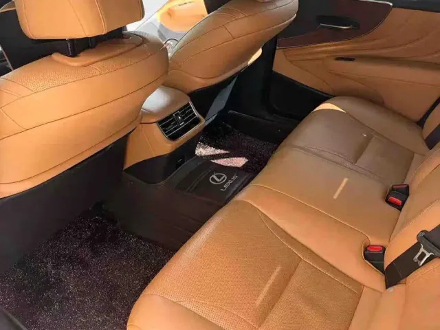 Lexus LS — Фото автомобиля 4