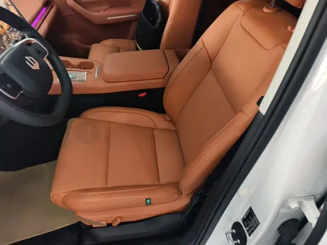 Leapmotor C10 — Фото автомобиля 14