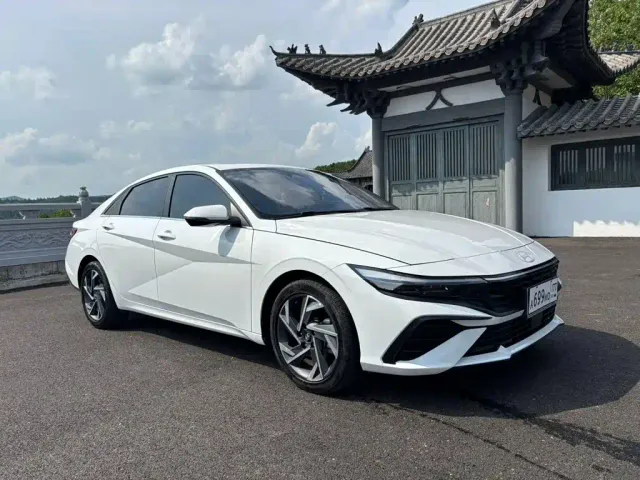 Hyundai Elantra — Фото автомобиля 3