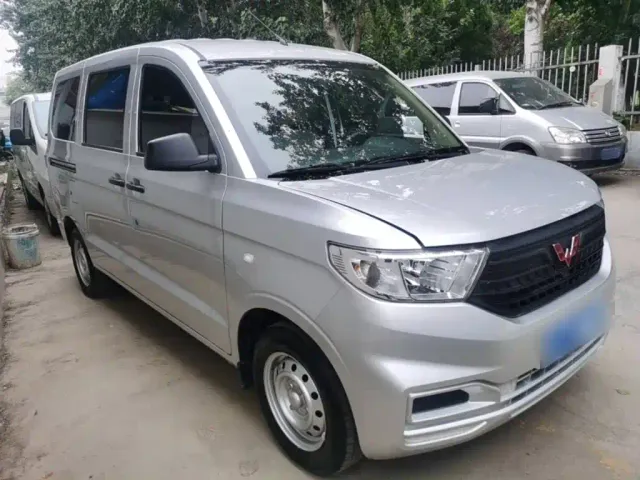 Wuling Hongguang V — Фото автомобиля 3