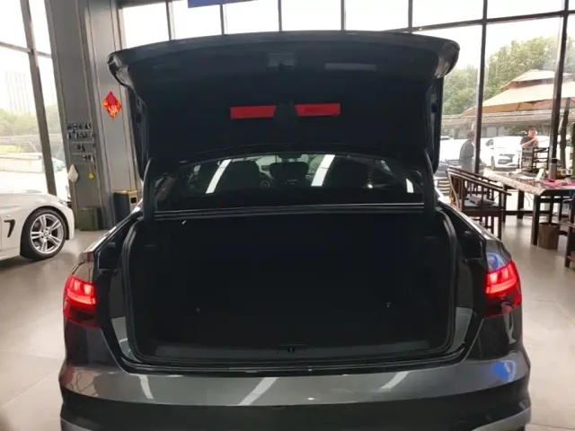 Audi A4L — Фото автомобиля 18
