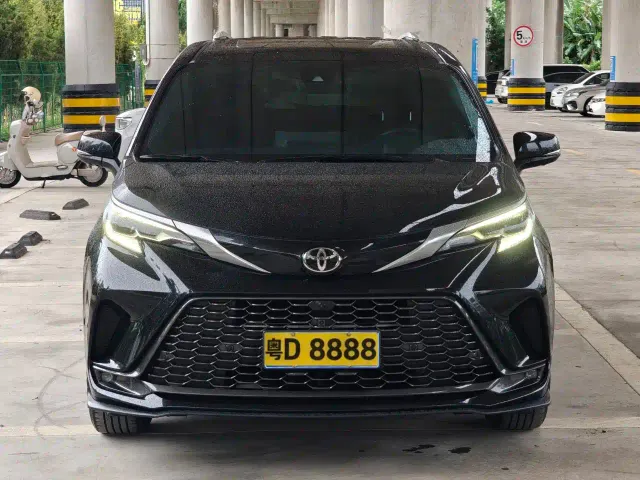 Фотография автомобиля — Toyota Granvia